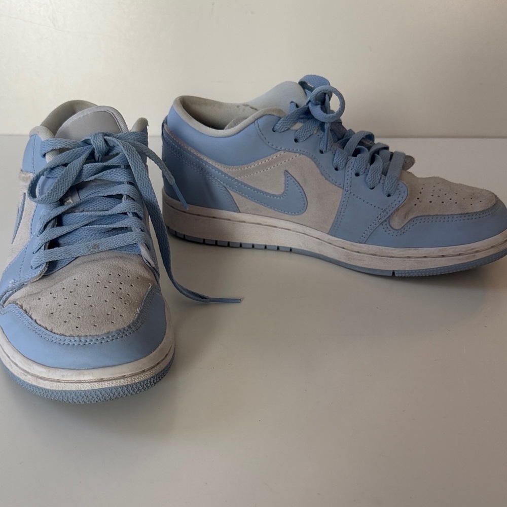 Women’s air Jordan 1 low aluminum dc0774-050 light blue and grey size women 7.5